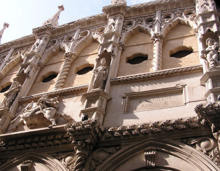 Loggia dei Mercanti